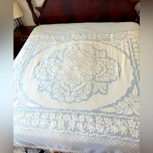 COTTON WOVEN KING BLUE CREAM 6” FRINGE MEDALLION BEDSPREAD 115x115”